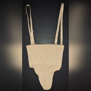 ❤️SKIMS Seamless Sculpt Core Control Mid Rise Shaping Thong Straps Nude Clay XS